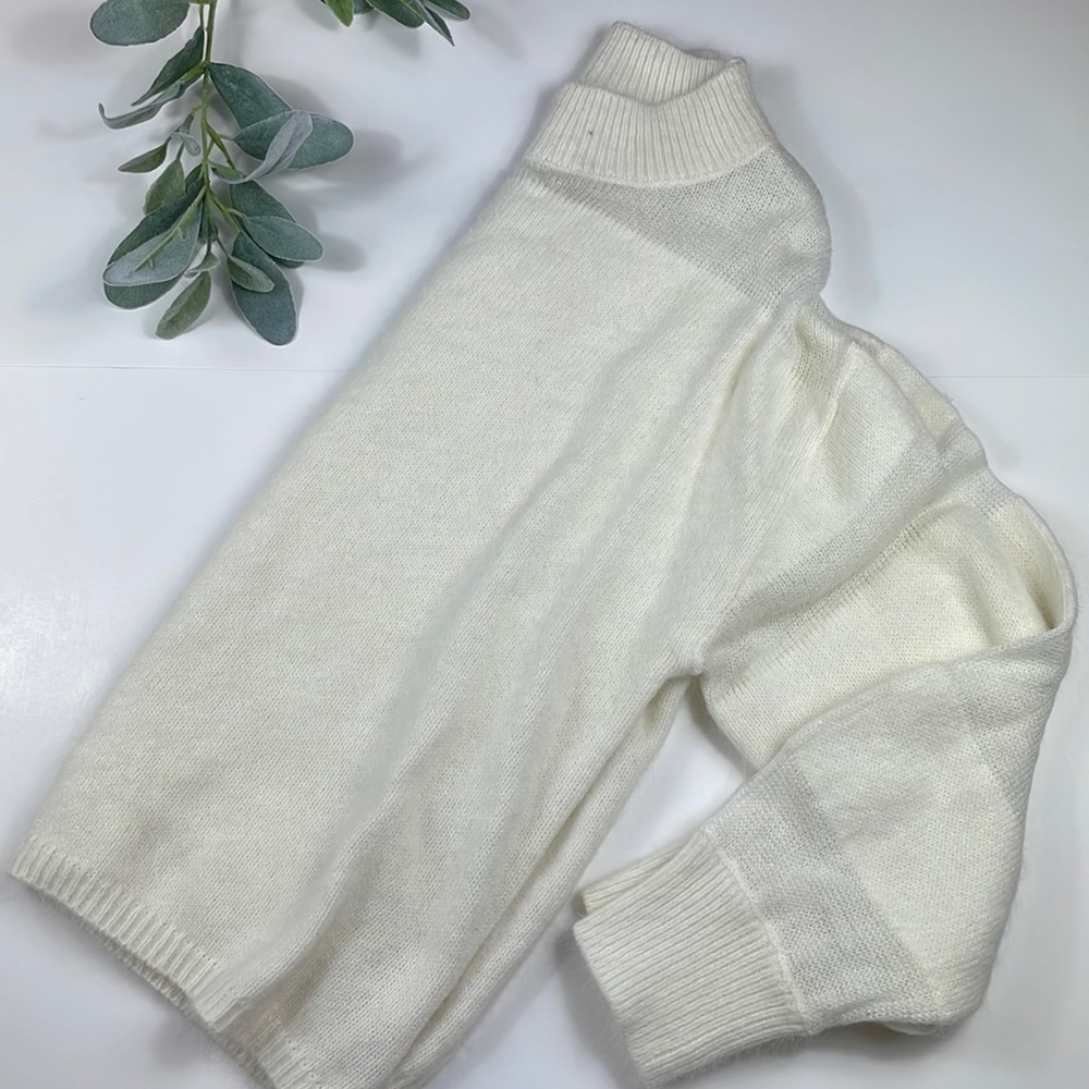 Sunny 33 > White fuzzy Sweater Medium